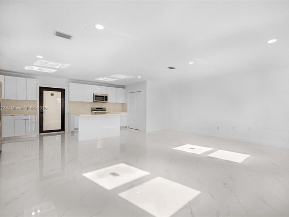 324 SW 16th Ter, Homestead FL 33030