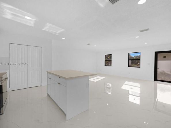 324 SW 16th Ter, Homestead FL 33030