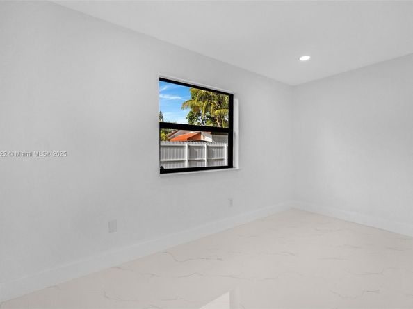 324 SW 16th Ter, Homestead FL 33030