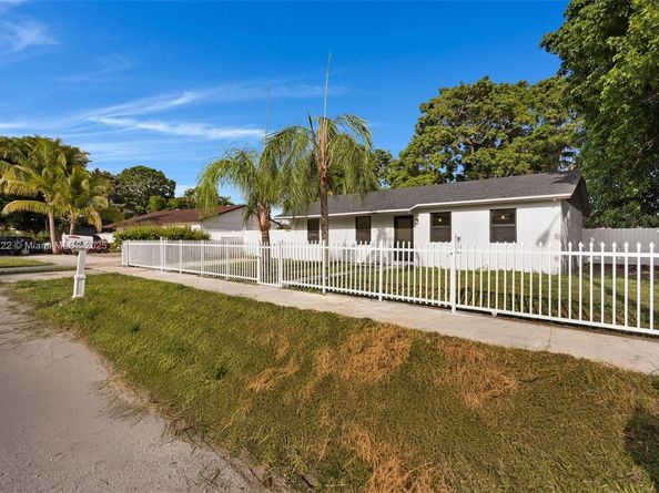 324 SW 16th Ter, Homestead FL 33030
