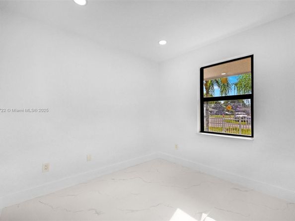 324 SW 16th Ter, Homestead FL 33030