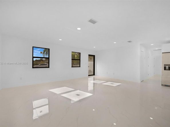 324 SW 16th Ter, Homestead FL 33030