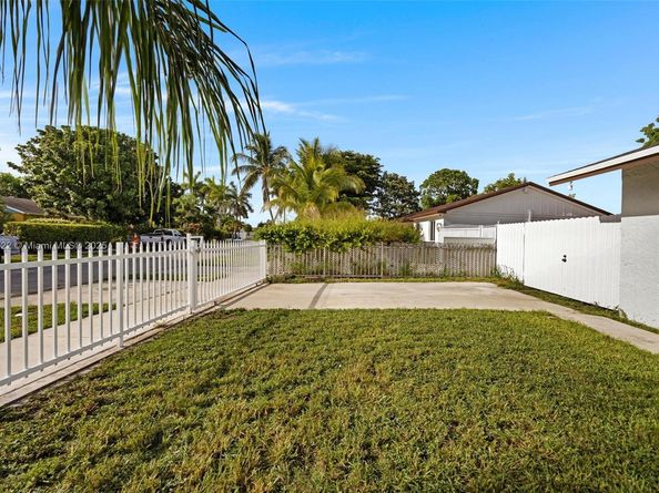 324 SW 16th Ter, Homestead FL 33030