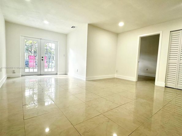 3947 NW 207th St Rd, Miami Gardens FL 33055