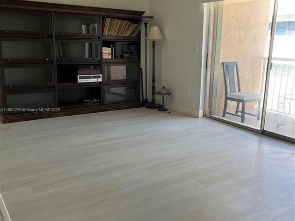 17051 NE 35th Ave 202, North Miami Beach FL 33160