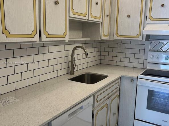 17051 NE 35th Ave 202, North Miami Beach FL 33160