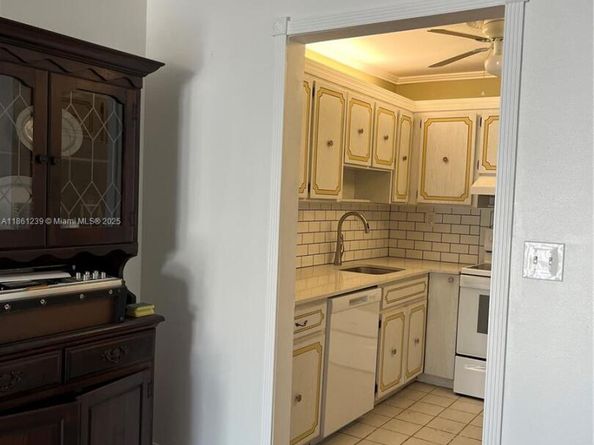 17051 NE 35th Ave 202, North Miami Beach FL 33160