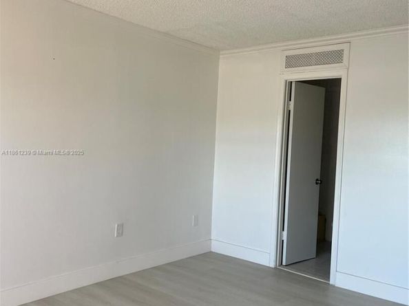 17051 NE 35th Ave 202, North Miami Beach FL 33160