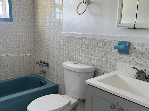 17051 NE 35th Ave 202, North Miami Beach FL 33160