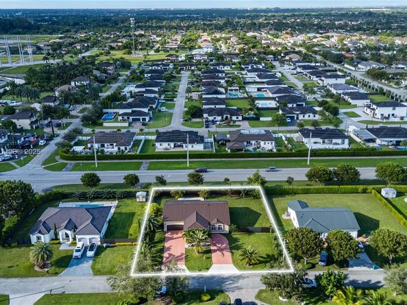 13261 SW 216th Ter, Miami FL 33170