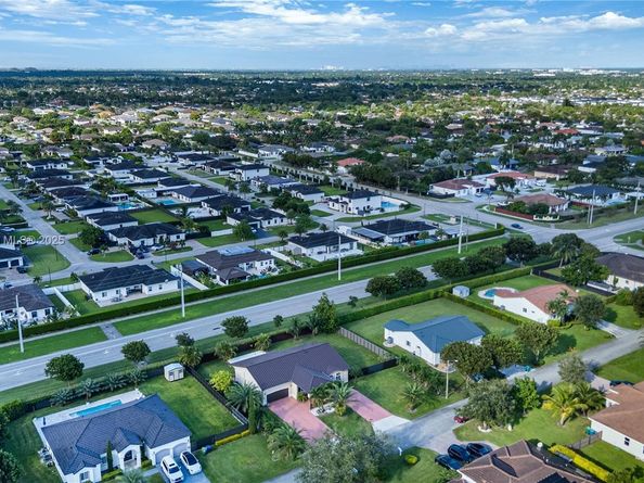 13261 SW 216th Ter, Miami FL 33170