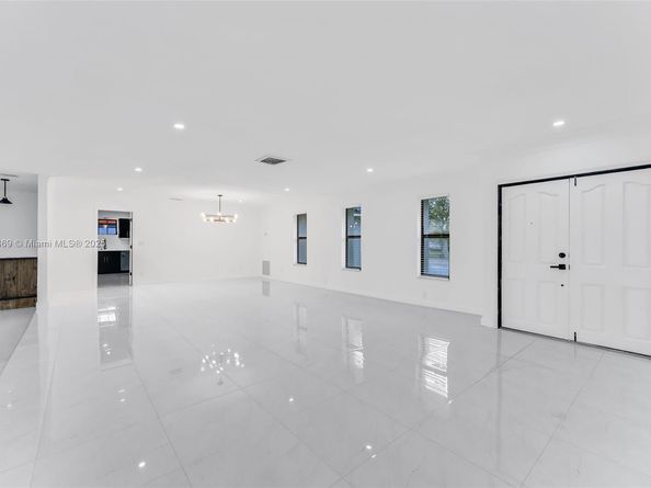 5526 Plunkett St, Hollywood FL 33021