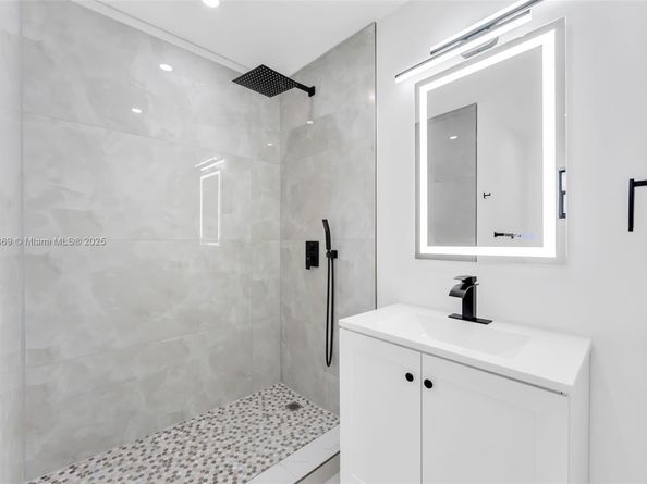 5526 Plunkett St, Hollywood FL 33021