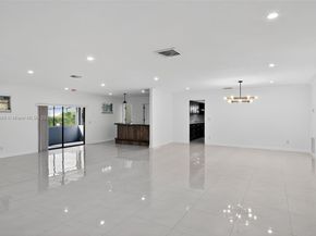 5526 Plunkett St, Hollywood FL 33021