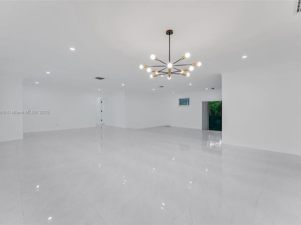 5526 Plunkett St, Hollywood FL 33021