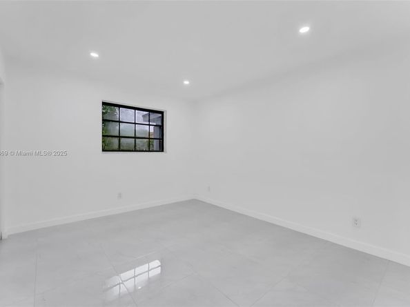 5526 Plunkett St, Hollywood FL 33021