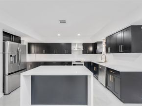 5526 Plunkett St, Hollywood FL 33021