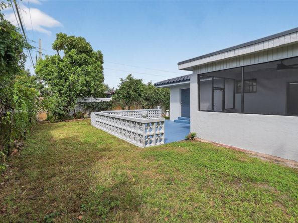 5526 Plunkett St, Hollywood FL 33021
