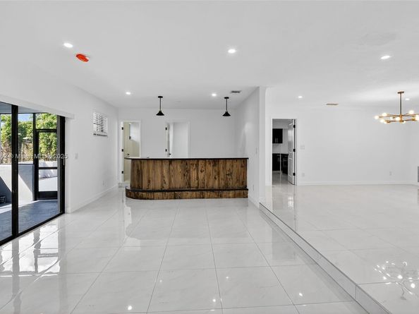 5526 Plunkett St, Hollywood FL 33021