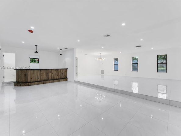 5526 Plunkett St, Hollywood FL 33021