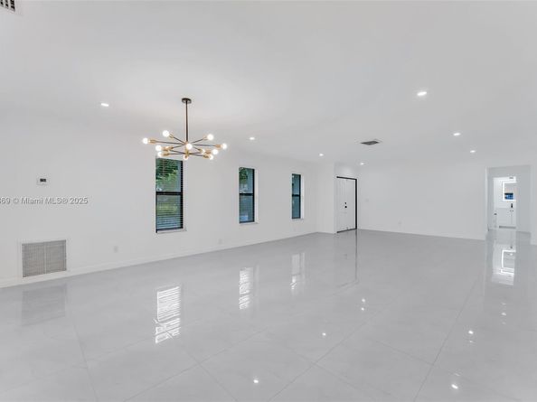 5526 Plunkett St, Hollywood FL 33021