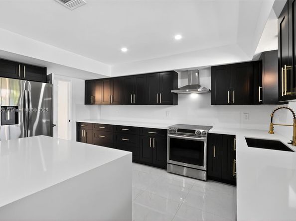 5526 Plunkett St, Hollywood FL 33021