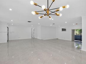 5526 Plunkett St, Hollywood FL 33021
