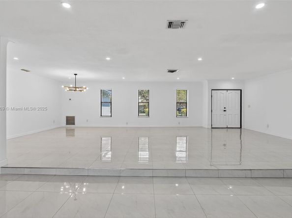 5526 Plunkett St, Hollywood FL 33021