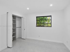 5526 Plunkett St, Hollywood FL 33021