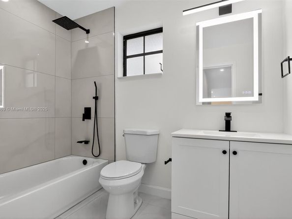 5526 Plunkett St, Hollywood FL 33021