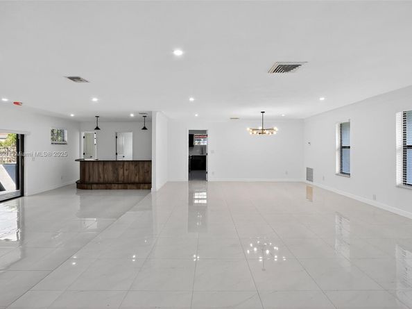 5526 Plunkett St, Hollywood FL 33021