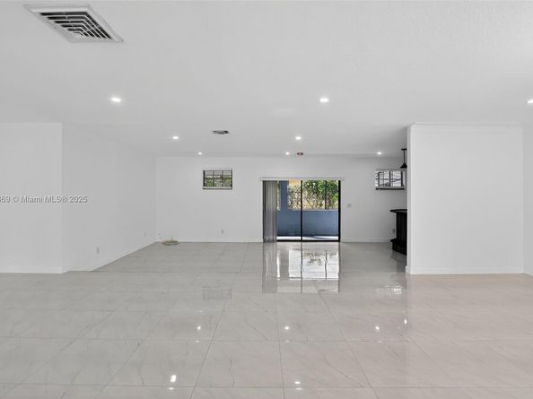 5526 Plunkett St, Hollywood FL 33021