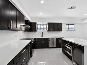 5526 Plunkett St, Hollywood FL 33021