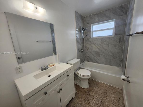 3245 SW 88th Ct, Miami FL 33165