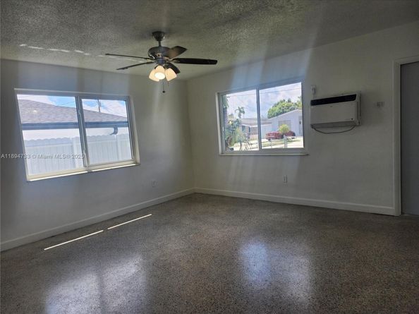 3245 SW 88th Ct, Miami FL 33165