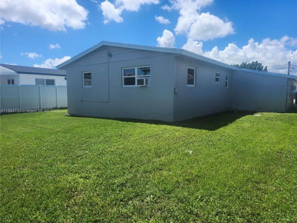 3245 SW 88th Ct, Miami FL 33165
