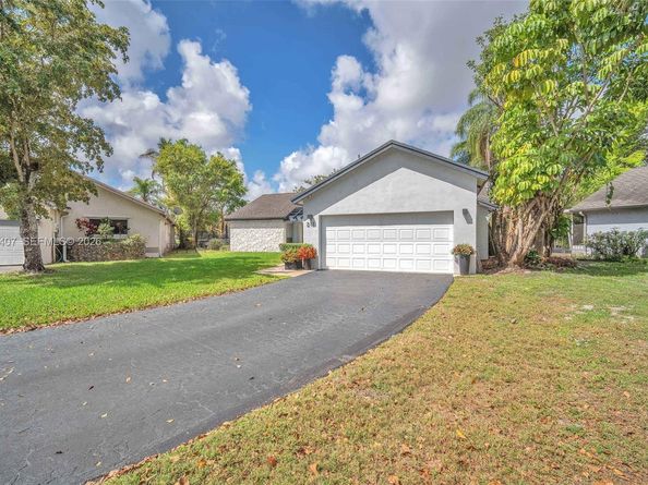 211 SW 87th Ter, Plantation FL 33324
