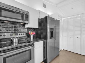 211 SW 87th Ter, Plantation FL 33324