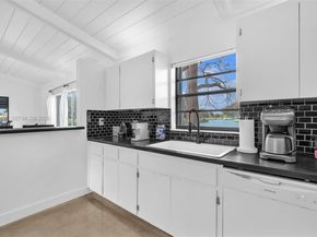 211 SW 87th Ter, Plantation FL 33324