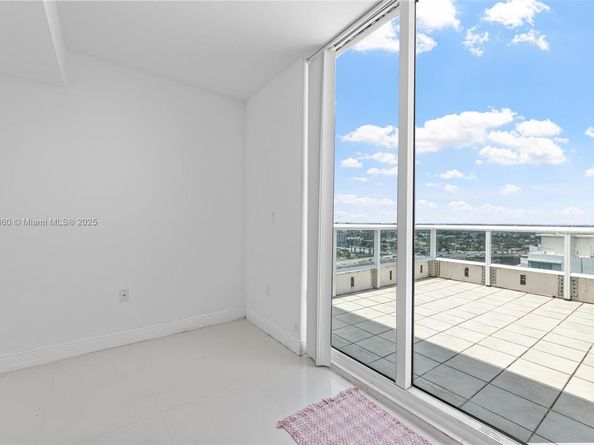1861 NW S River Dr PH01, Miami FL 33125