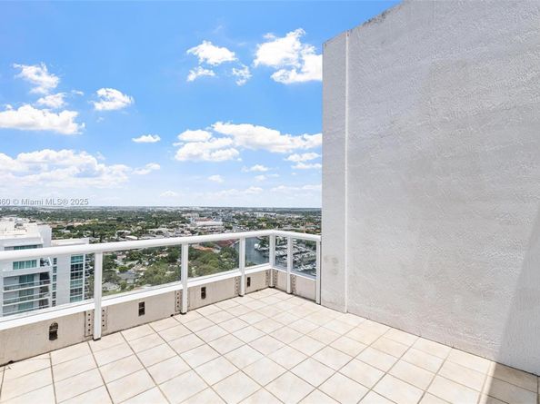 1861 NW S River Dr PH01, Miami FL 33125