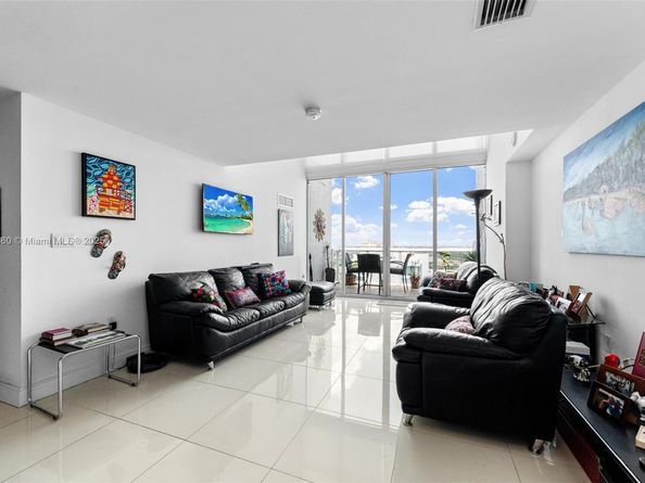 1861 NW S River Dr PH01, Miami FL 33125