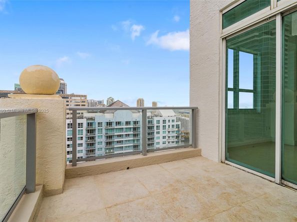 1155 Brickell Bay Dr PH202, Miami FL 33131