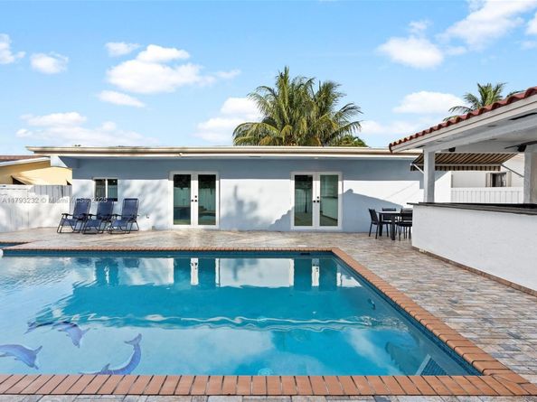 6820 SW 9th St, Pembroke Pines FL 33023