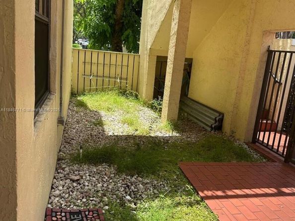 13050 SW 88th Ter N 106, Miami FL 33186