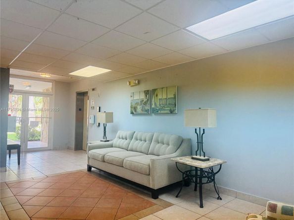 1000 NE 14th Ave 508, Hallandale Beach FL 33009