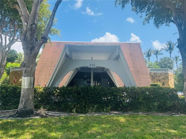 1000 NE 14th Ave 508, Hallandale Beach FL 33009