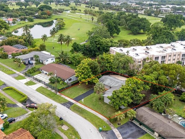 15831 Palmetto Club Dr, Miami FL 33157