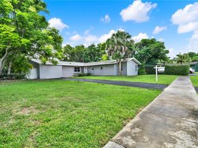 15831 Palmetto Club Dr, Miami FL 33157