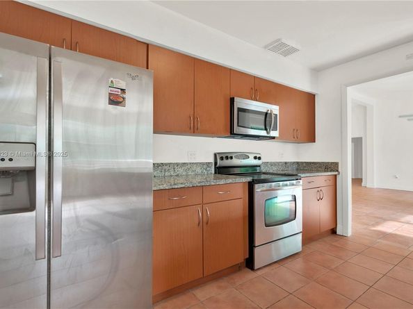 15831 Palmetto Club Dr, Miami FL 33157